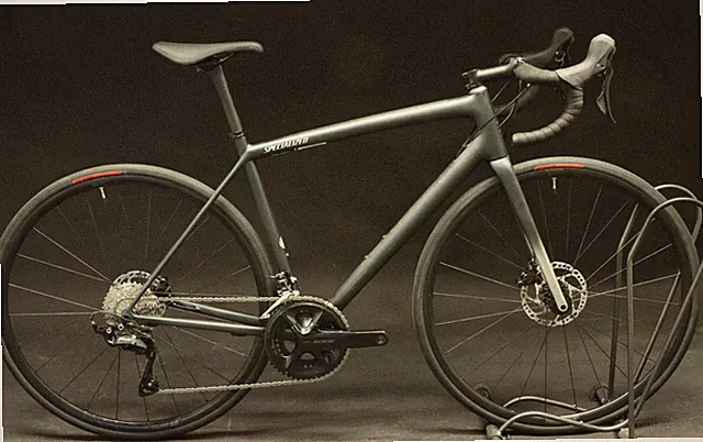 2025 Specialized Aethos Sport 105 Bike 56cm Alt. Color Oil FACT 10r Photo Model